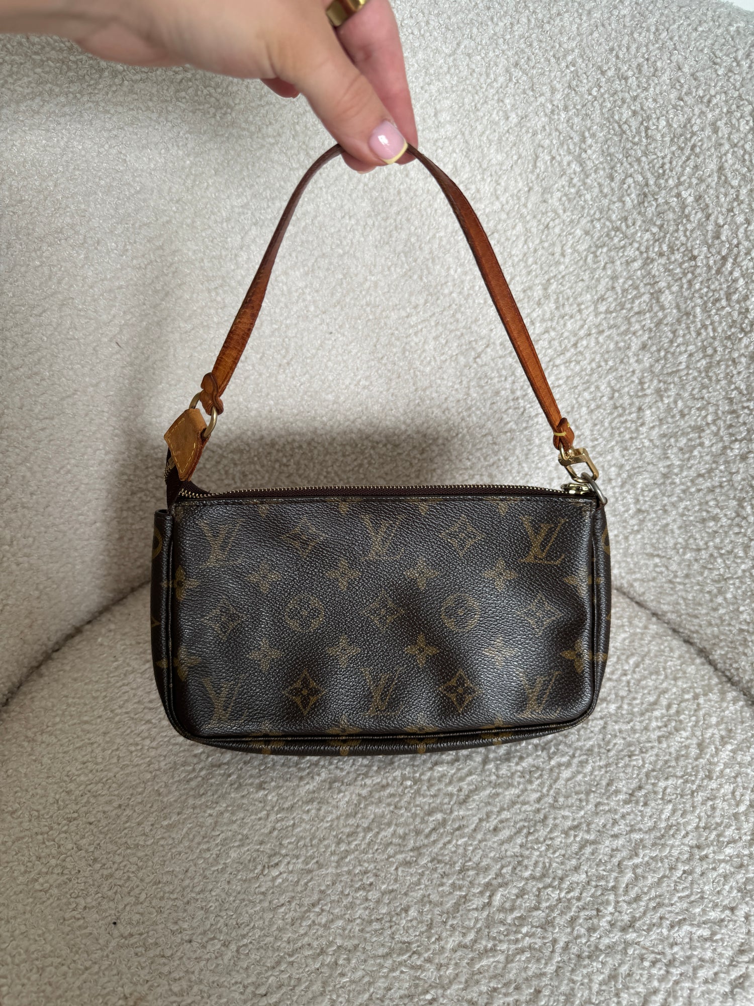 2006 Louis Vuitton Classic Pochette Accessoires Handbag