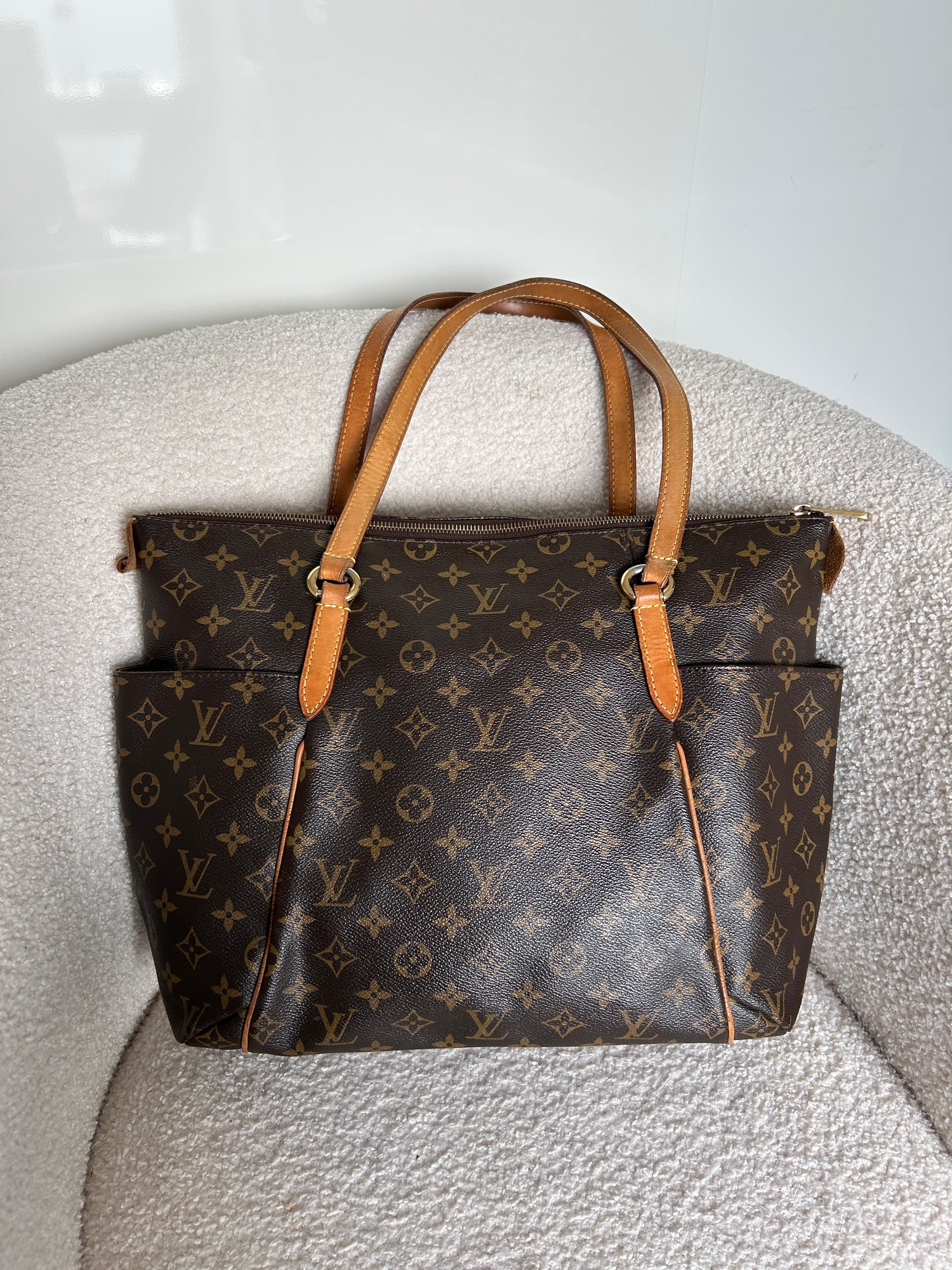 2009 Louis Vuitton Totally MM Handbag
