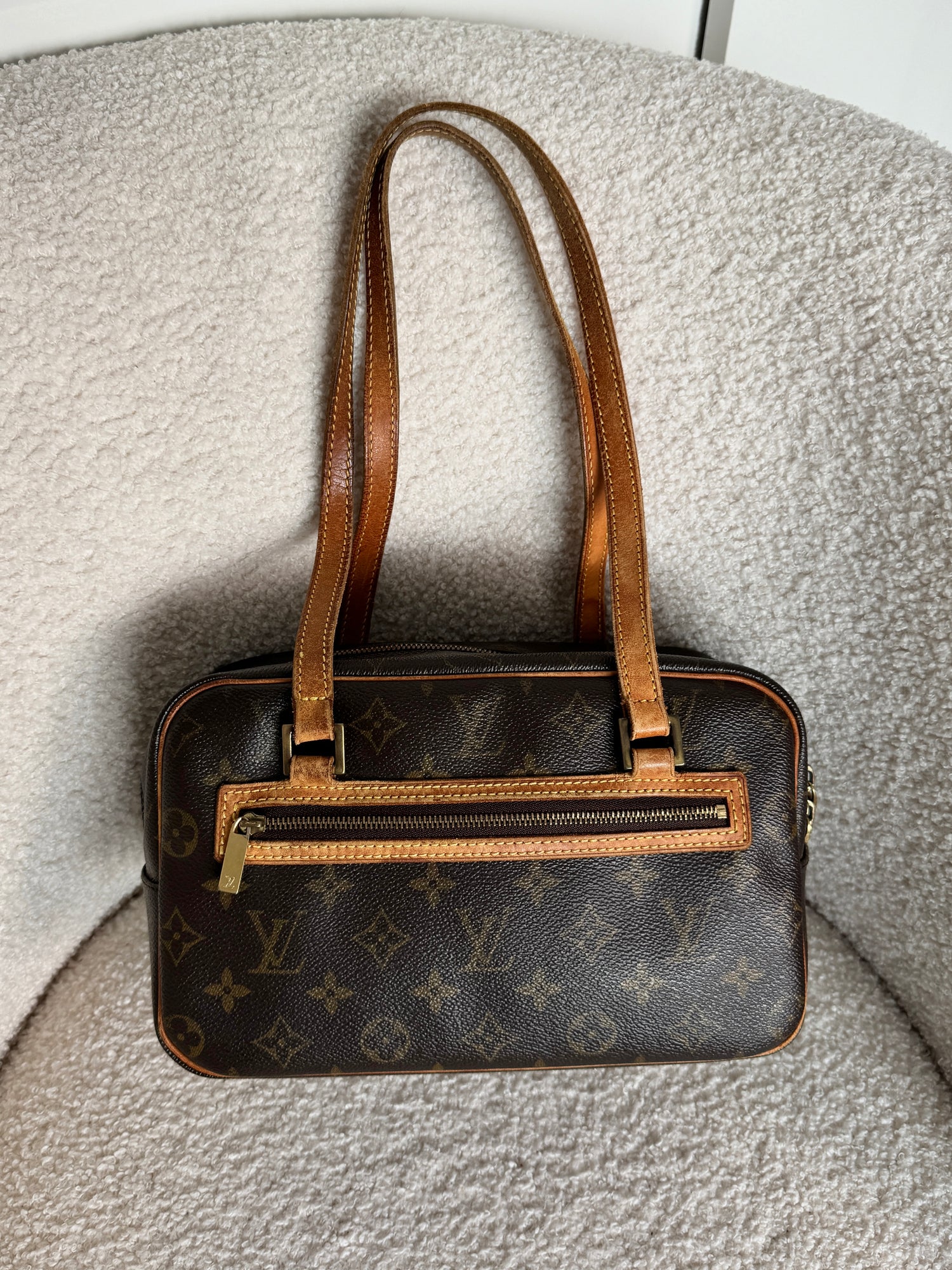 2002 Vintage Louis Vuitton Cite MM Handbag