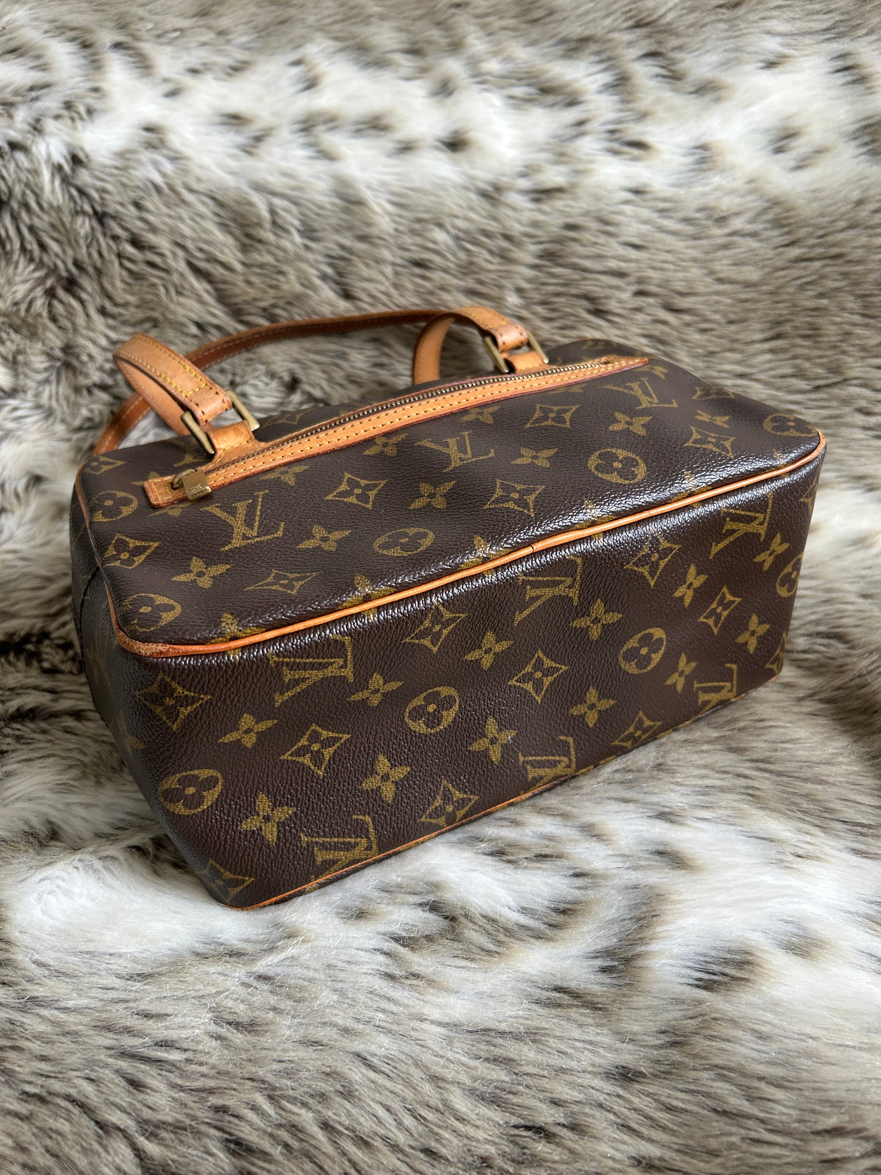 Vintage 2003 Louis Vuitton Cite MM Shoulder Bag – Vintimié