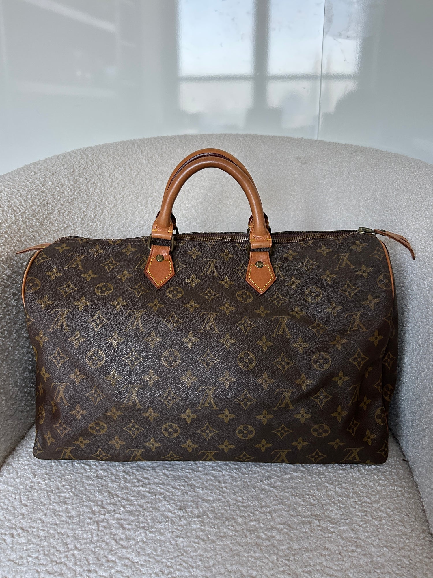 Vintage 1980s Louis Vuitton Speedy 40 Handbag