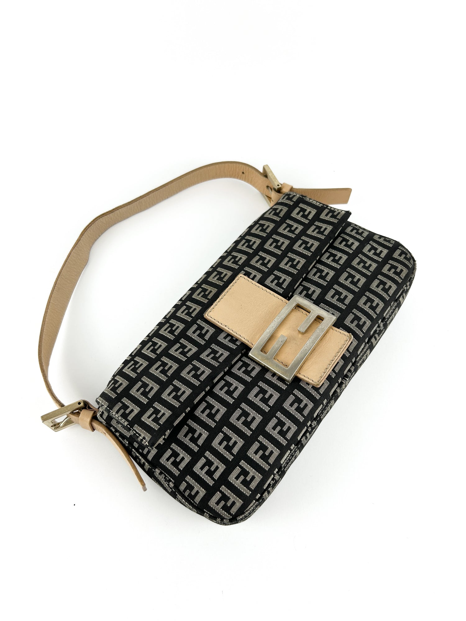 Vintage Fendi Zucca Baguette Shoulder Bag 90s (Black/Cream)